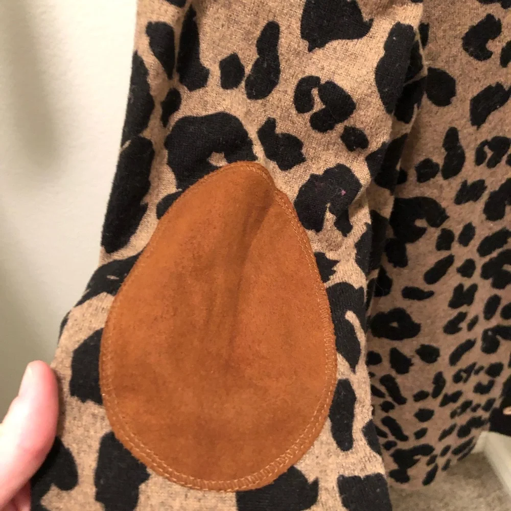 Pink Clover Animal Print Sweater - Picture 3 of 6